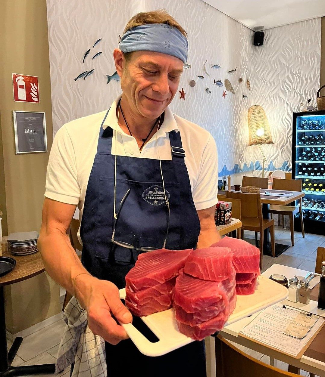 Riccardo Ballerini mit fangfrischem Thunfisch im Cucina Ballerini